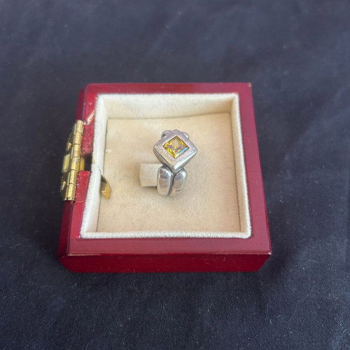 Silver 950 vintage ring with yellow stone used