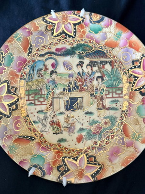 Royal Satsuma decorative plate hand painted like new with gold details