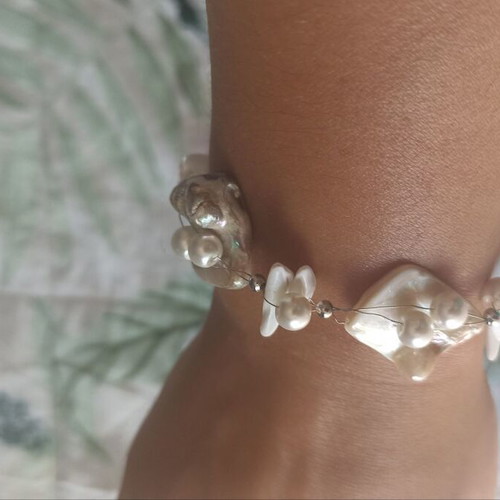 Jewelry set with pearls and handmade shell necklace like new, beige and white