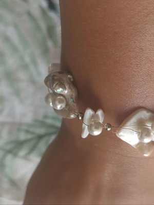 Jewelry set with pearls and handmade shell necklace like new, beige and white