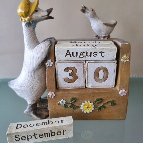 Decorative month and day calendar used