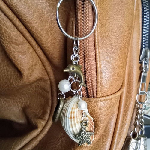 Handmade Shell keychain new, resin, shell and pearls