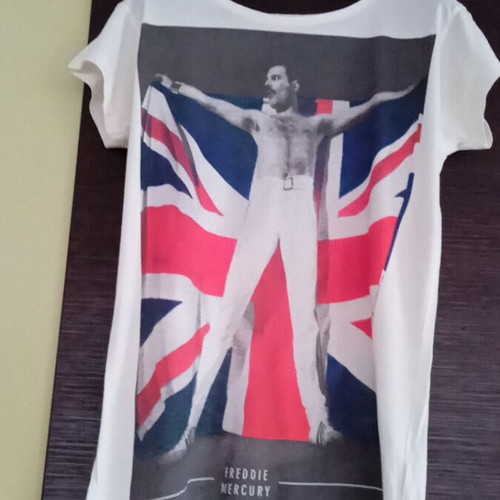 Pull & Bear women's t shirt like new, multicolor, size S