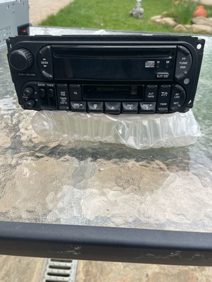 Jeep Cherokee γνήσιο CD/radio player σαν καινούργιο