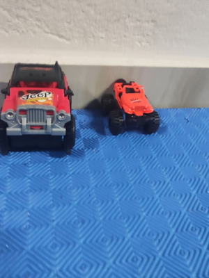 Σετ 2 Παιχνίδια Jeep σαν καινούργιο