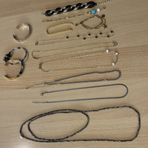 Stainless steel necklaces and bracelets, gold and silver colors