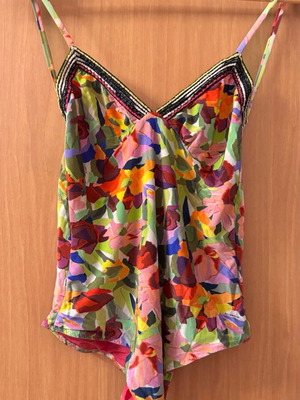 Бански от MISSONI заедно с приятели