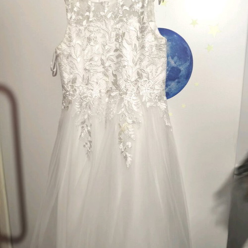 White flower girl dress with lace like new