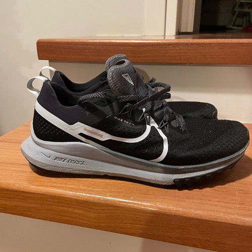 Nike trail running shoes size 44.5 like new, black and white