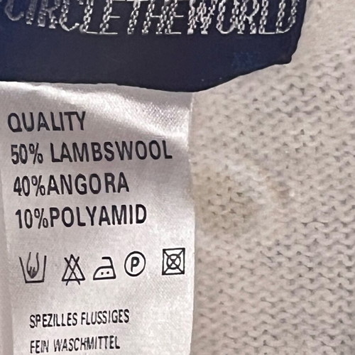 White wool sweater with buttons new