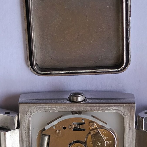 Quantum women's quartz watch with bracelet, very good condition