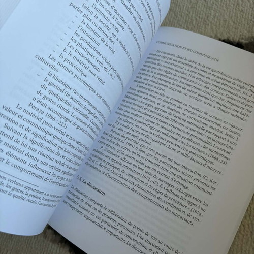 Discourse action interaction book like new, French