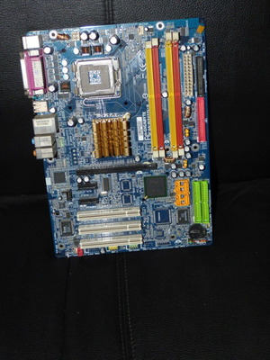 Motherboard Gigabyte GA-8I945PL-G μεταχειρισμένη