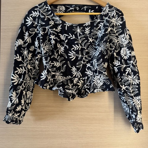 Zara embroidered crop top size M like new, black with white floral