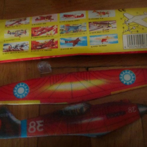 Lot of 20 wooden airplane models with case 80s new