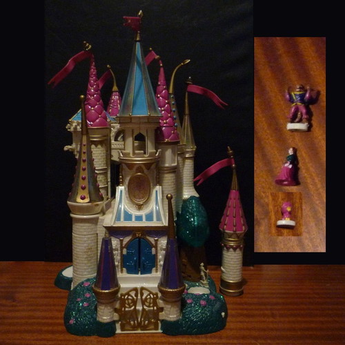 Trendmasters castle 1998 used with three figures