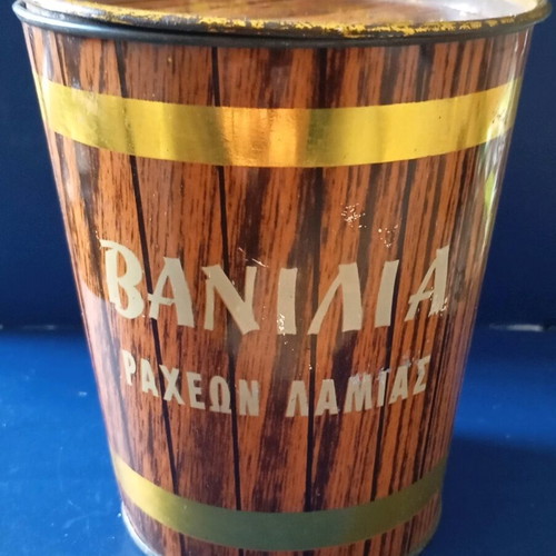 Metal tin used shaped like a bucket with vanilla from Raches Lamias