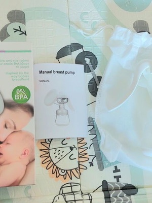 Manual breast pump like new