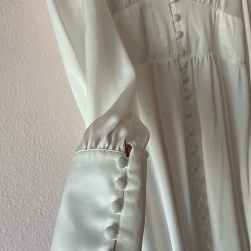 Midi dress white romantic with buttons and puff sleeves like new