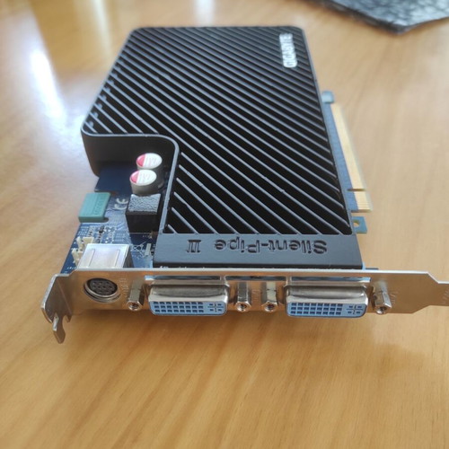 Gigabyte GeForce 8600 GT 512MB Graphics Card like new, silent