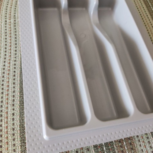 Plastic cutlery tray with three compartments