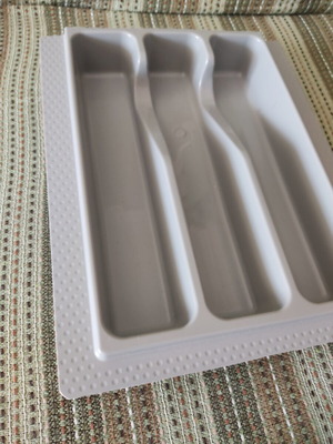 Plastic cutlery tray with three compartments