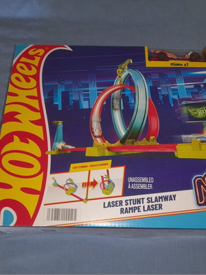 Hot Wheels Neon Speeders Laser Stunt Slamway καινούργιο
