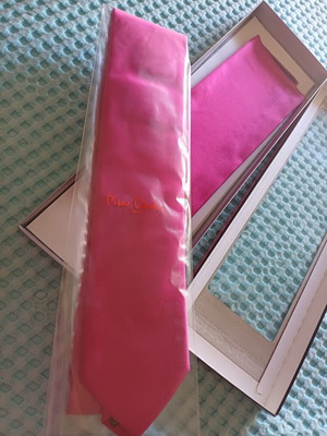 Pierre Cardin tie and pocket square set new, fuchsia silk
