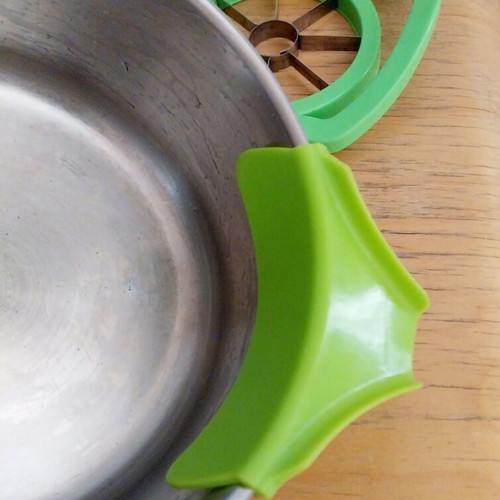 Kitchen tools set like new, green shades