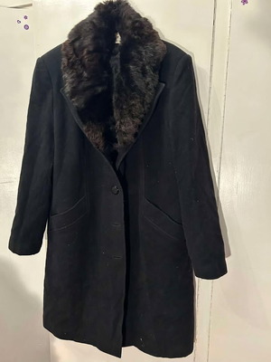 Coat with fur used, black, excellent quality, size XL