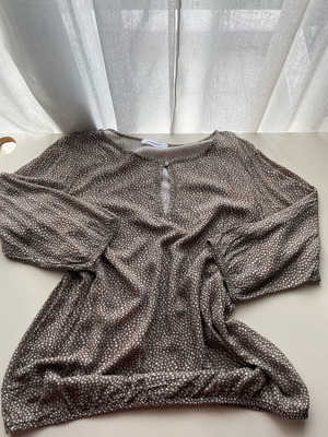 Breathable blouse like new, size M-L, white and brown