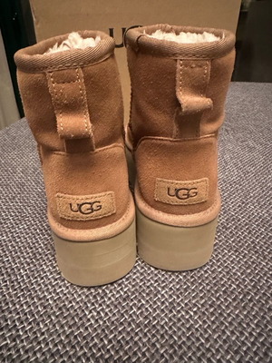 Mini Ugg platforms size 37 like new, brown