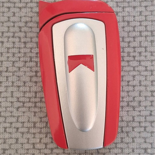 Marlboro lighter like new, refillable butane with flame adjustment
