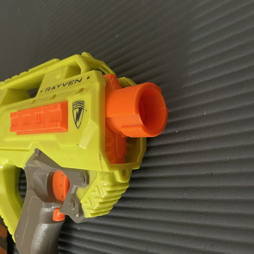 Nerf NStrike Rayven used with batteries and 2 darts