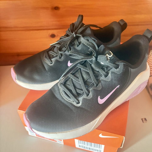 Nike Air Zoom Bella 7 athletic shoes size 38 used, black and pink