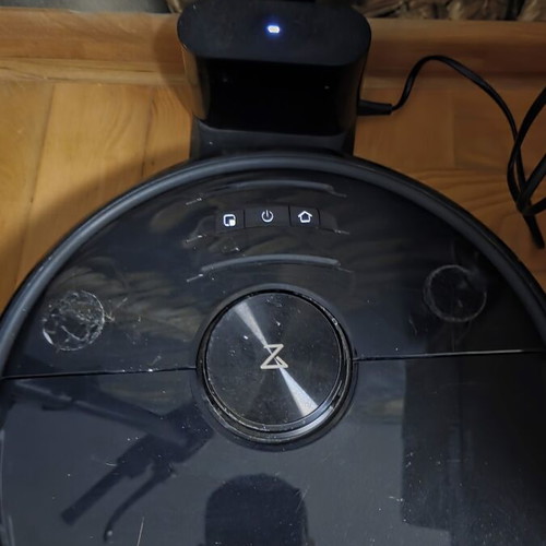 Roborock S6MaxV vacuum cleaner used