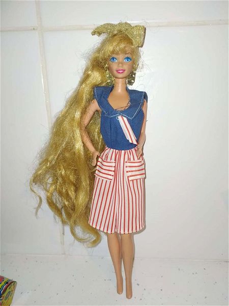  Barbie koukla