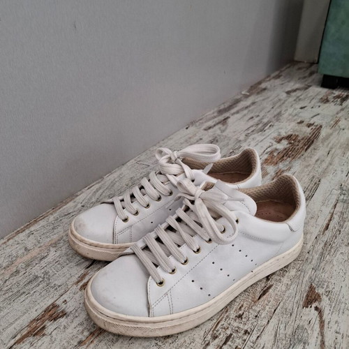 Sneaker white leather used slightly, size 36