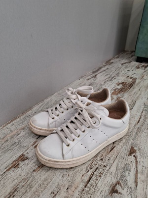 Sneaker white leather used slightly, size 36
