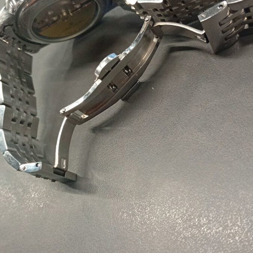 Automatic watch with date, rubber strap and metal bracelet like new