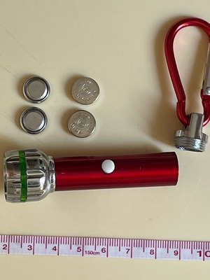 Keychain flashlight like new, requires 4 batteries