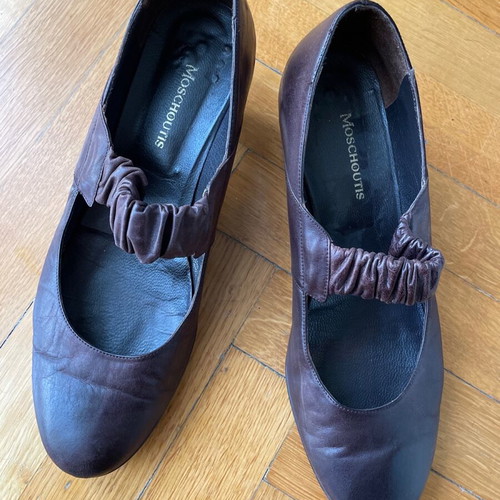 Moschoutis brown leather shoes with low heel like new, size 39