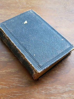 New Testament 1877 used in very good condition