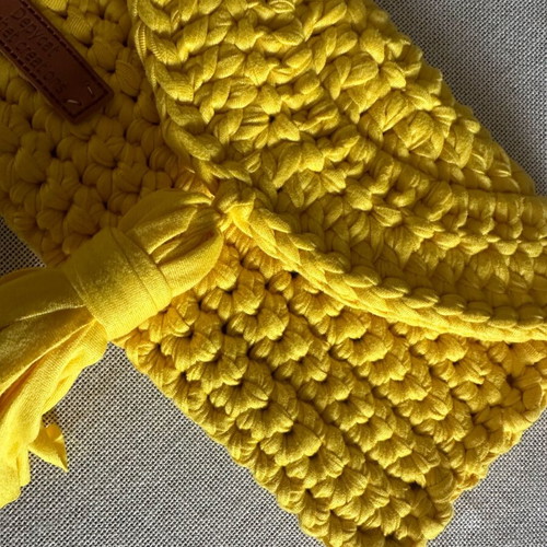 Handmade knitted clutch bag yellow with magnetic clasp