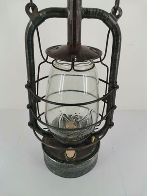 Storm lantern used “bat” design