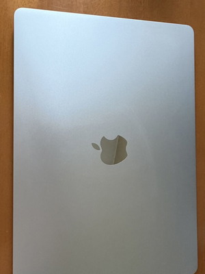 MacBook Air M3 15” like new, 512GB SSD, 8GB RAM