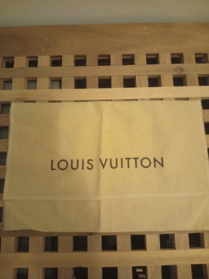 Louis Vuitton canvas wallet case like new, beige