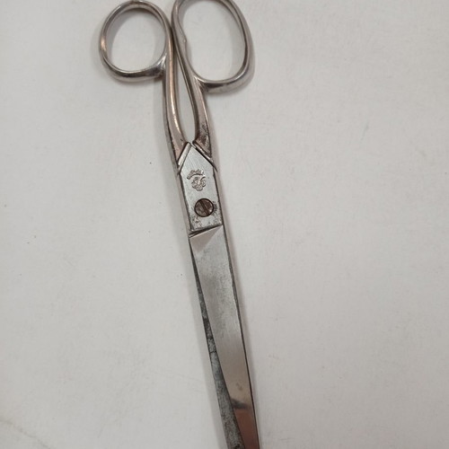 Vintage sewing supplies used, thimbles and scissors