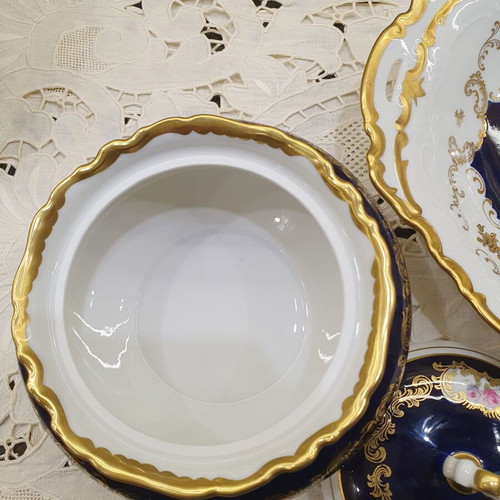 Porcelain bonbonniere like new