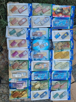 Nokia mobile phone cases like new, pack of 80, original models 3310 3210 6510